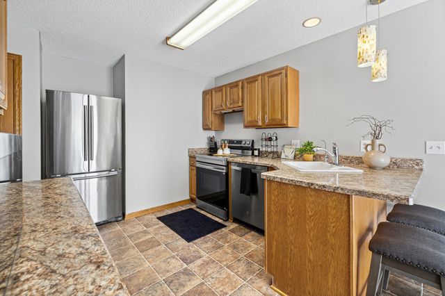 6775 Gretchen Lane N, Oakdale, MN 55128