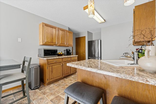 6775 Gretchen Lane N, Oakdale, MN 55128