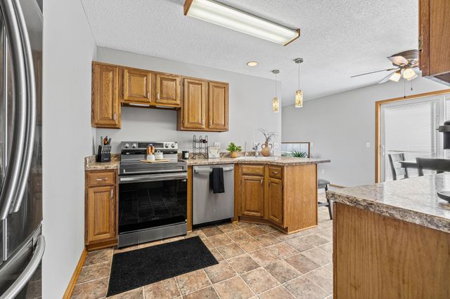6775 Gretchen Lane N, Oakdale, MN 55128