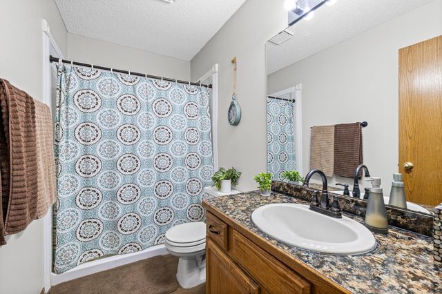 6775 Gretchen Lane N, Oakdale, MN 55128