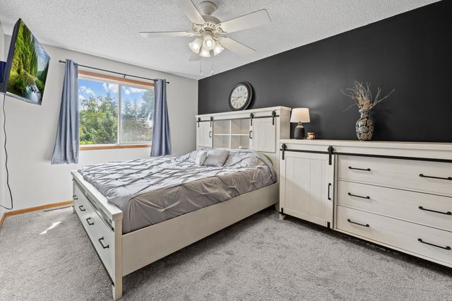6775 Gretchen Lane N, Oakdale, MN 55128