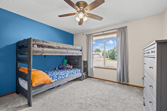 6775 Gretchen Lane N, Oakdale, MN 55128