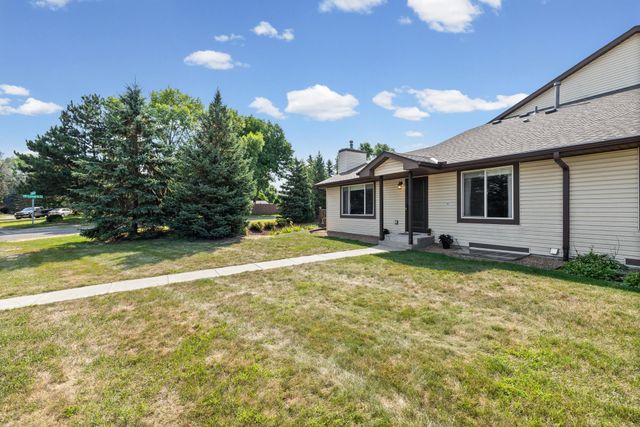 6775 Gretchen Lane N, Oakdale, MN 55128