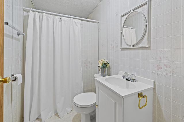 6775 Gretchen Lane N, Oakdale, MN 55128