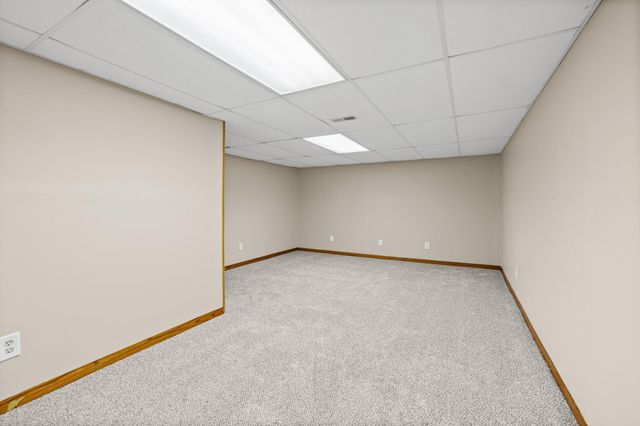 6775 Gretchen Lane N, Oakdale, MN 55128