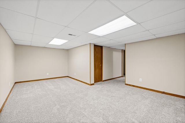 6775 Gretchen Lane N, Oakdale, MN 55128