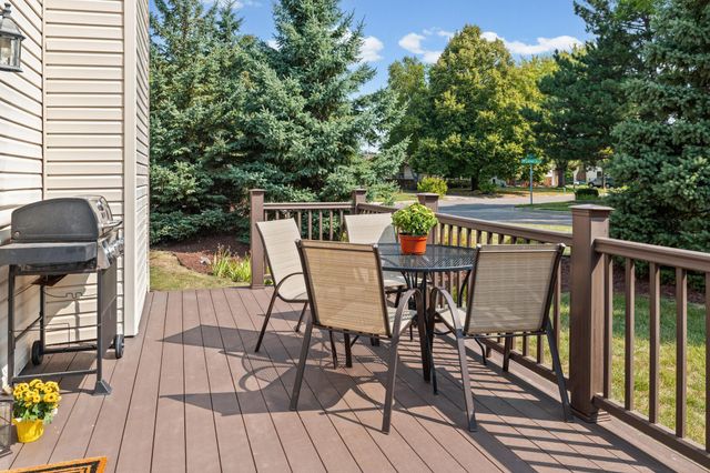 6775 Gretchen Lane N, Oakdale, MN 55128