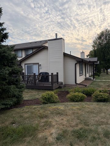 6775 Gretchen Lane N, Oakdale, MN 55128