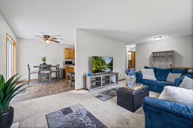 6775 Gretchen Lane N, Oakdale, MN 55128