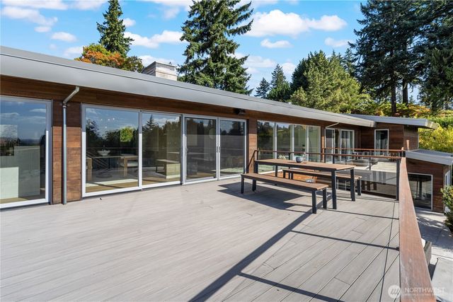 9135 NE 19th St, Clyde Hill, WA 98004