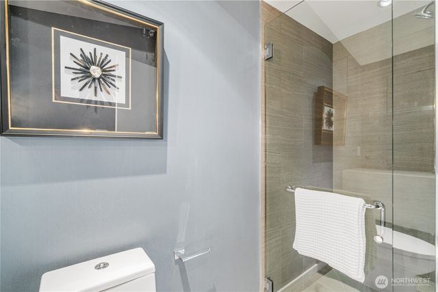 9135 NE 19th St, Clyde Hill, WA 98004