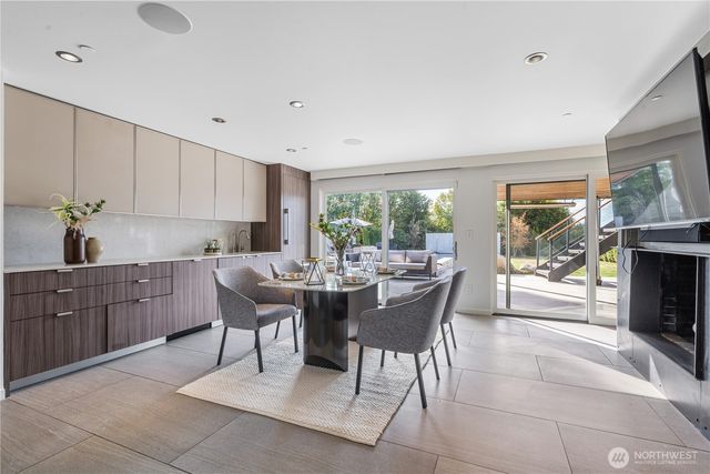 9135 NE 19th St, Clyde Hill, WA 98004