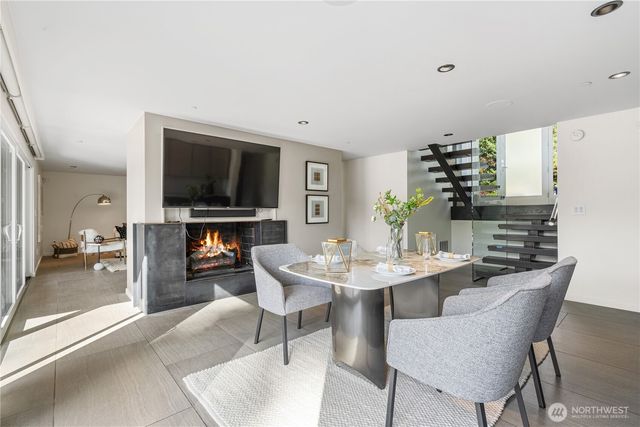 9135 NE 19th St, Clyde Hill, WA 98004