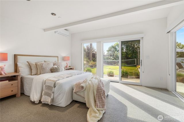 9135 NE 19th St, Clyde Hill, WA 98004