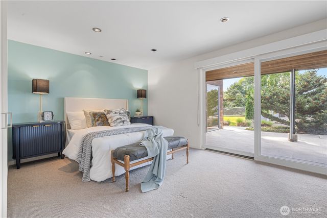 9135 NE 19th St, Clyde Hill, WA 98004