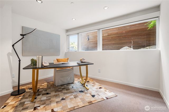 9135 NE 19th St, Clyde Hill, WA 98004