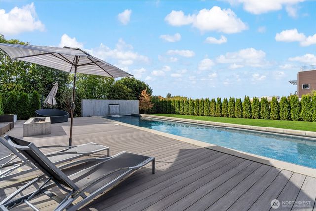 9135 NE 19th St, Clyde Hill, WA 98004