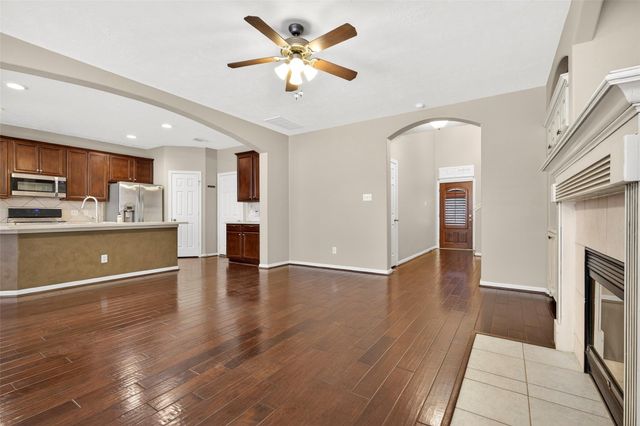 154 W Burberry Circle, The Woodlands, TX 77384