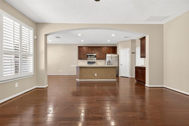 154 W Burberry Circle, The Woodlands, TX 77384