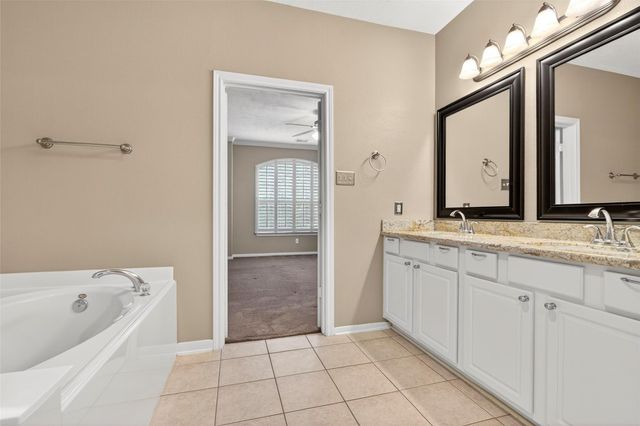 154 W Burberry Circle, The Woodlands, TX 77384