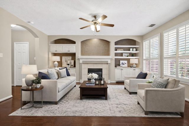 154 W Burberry Circle, The Woodlands, TX 77384