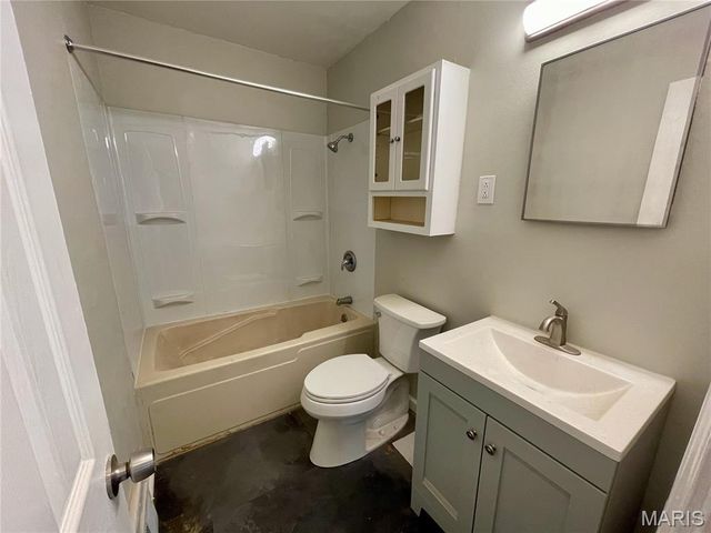 10121 Baron Drive, St Louis, MO 63136