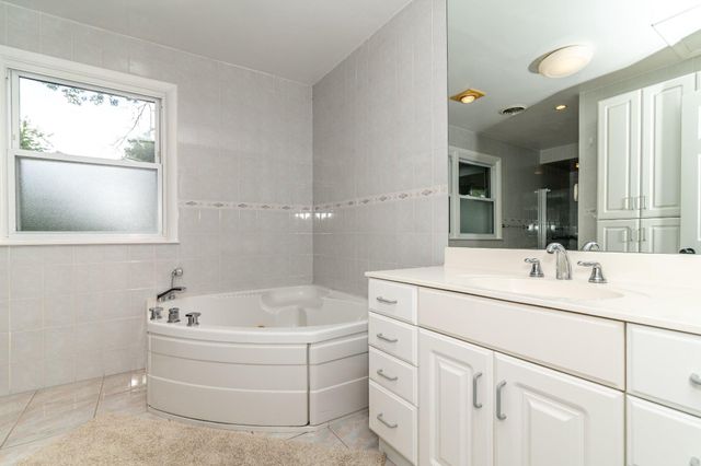 1800 LARK LN, Cherry Hill, NJ 08003