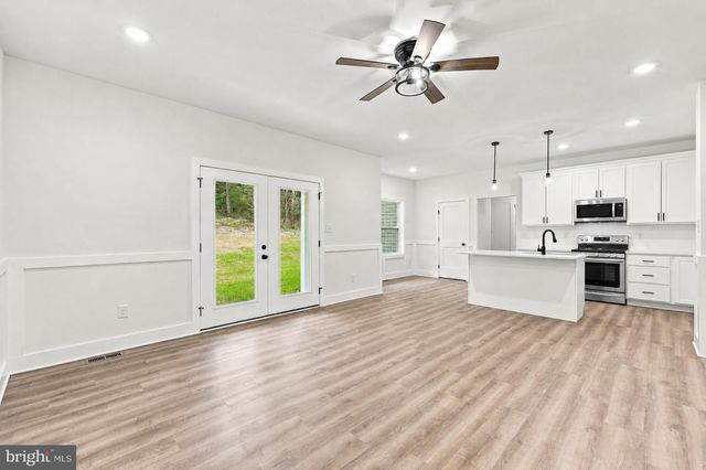 43 SPRUCE LN, Berkeley Springs, WV 25411