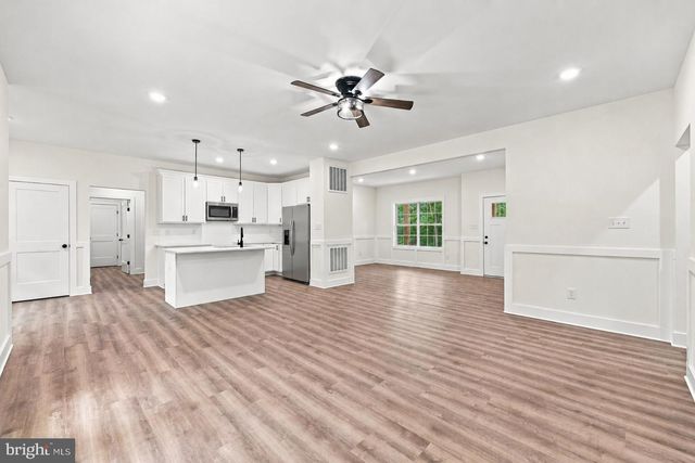 43 SPRUCE LN, Berkeley Springs, WV 25411