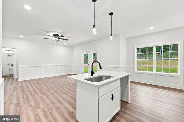 43 SPRUCE LN, Berkeley Springs, WV 25411