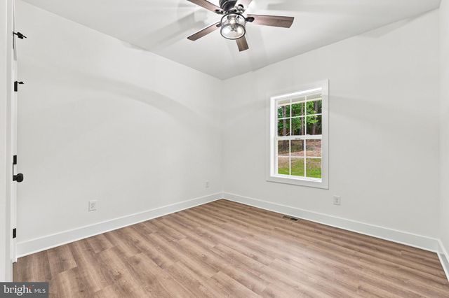 43 SPRUCE LN, Berkeley Springs, WV 25411