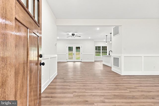 43 SPRUCE LN, Berkeley Springs, WV 25411