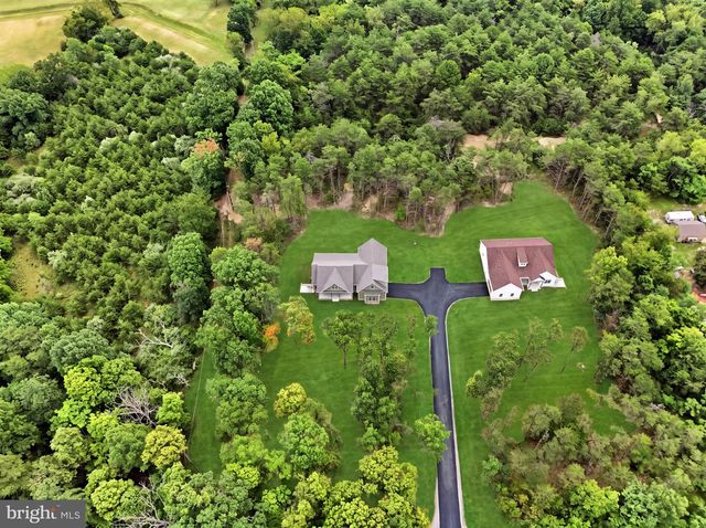 43 SPRUCE LN, Berkeley Springs, WV 25411