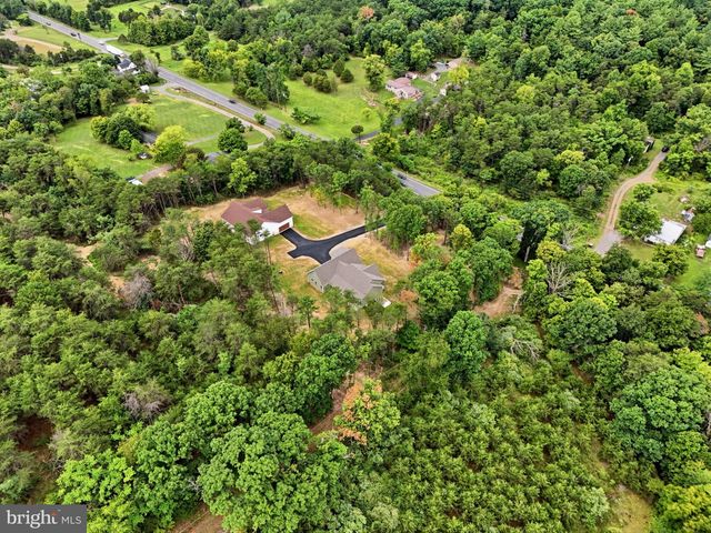 43 SPRUCE LN, Berkeley Springs, WV 25411