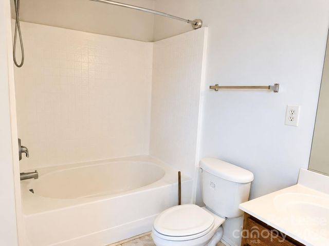 913 Tiger Lane, Charlotte, NC 28262