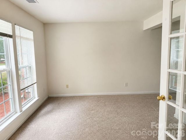 913 Tiger Lane, Charlotte, NC 28262