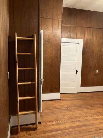 2424 Buena Vista, San Antonio, TX 78207