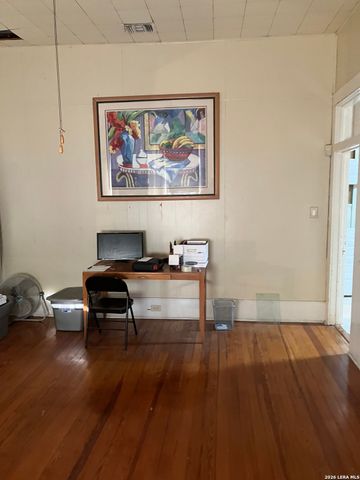 2424 Buena Vista, San Antonio, TX 78207