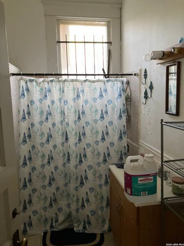 2424 Buena Vista, San Antonio, TX 78207