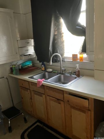 2424 Buena Vista, San Antonio, TX 78207