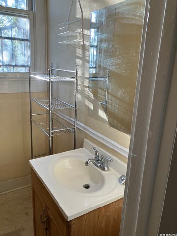 2424 Buena Vista, San Antonio, TX 78207