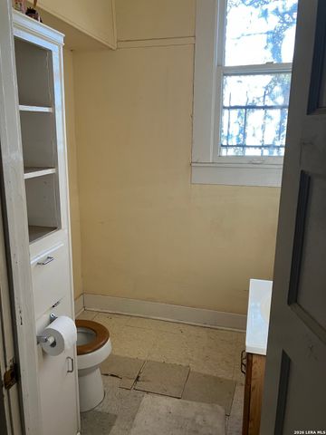 2424 Buena Vista, San Antonio, TX 78207