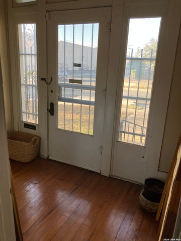 2424 Buena Vista, San Antonio, TX 78207