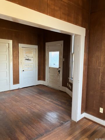 2424 Buena Vista, San Antonio, TX 78207