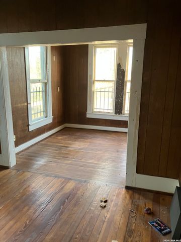 2424 Buena Vista, San Antonio, TX 78207