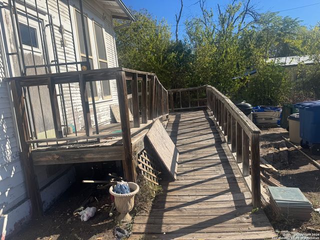 2424 Buena Vista, San Antonio, TX 78207