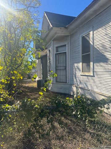 2424 Buena Vista, San Antonio, TX 78207