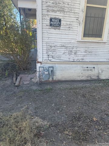 2424 Buena Vista, San Antonio, TX 78207