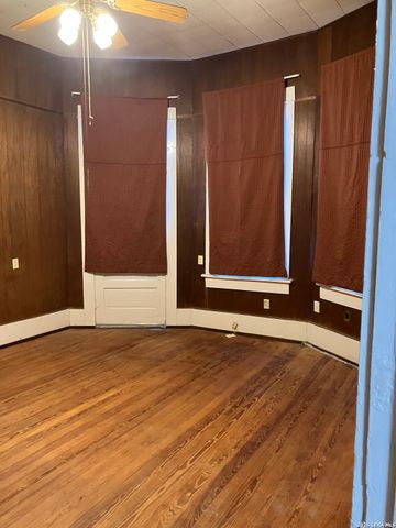 2424 Buena Vista, San Antonio, TX 78207