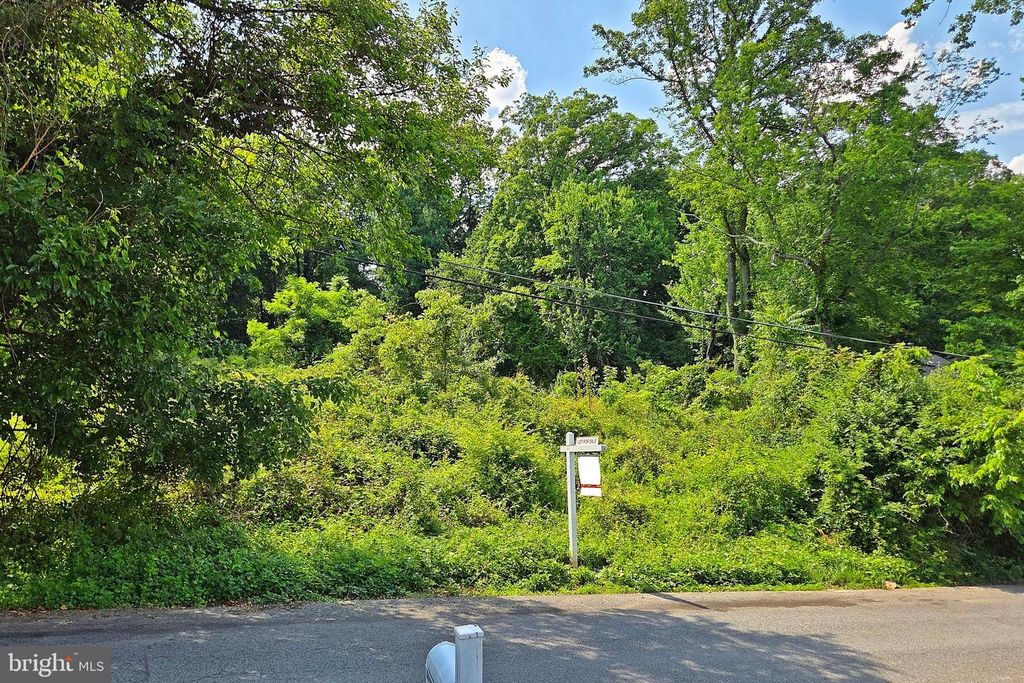 3412 ARNOLD LN, Falls Church, VA 22042